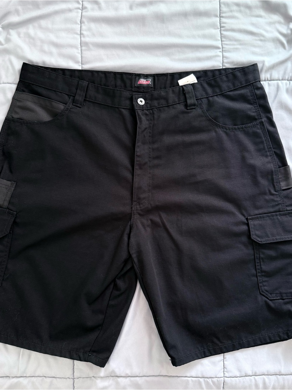 Genuine Dickies Mens Size 40
Relaxed Fit Cargo Shorts Black
Utility Workwear